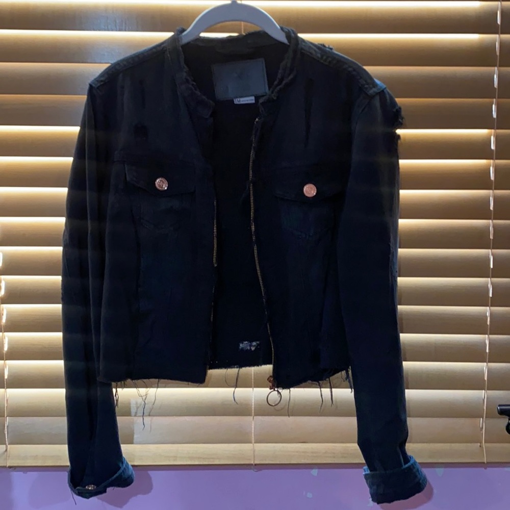 Black & cold distressed crop top denim jacket